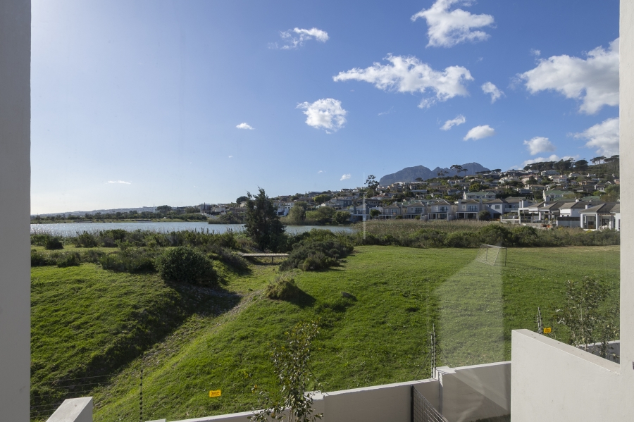 To Let 2 Bedroom Property for Rent in Mzuri Estate Western Cape